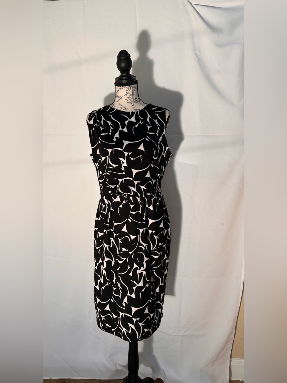 MSK Black & White Sleeveless Midi Sheath Dress